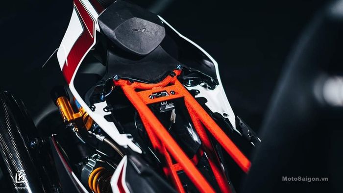 Buntut Yamaha Force 155 diubah ala moge Yamaha R1