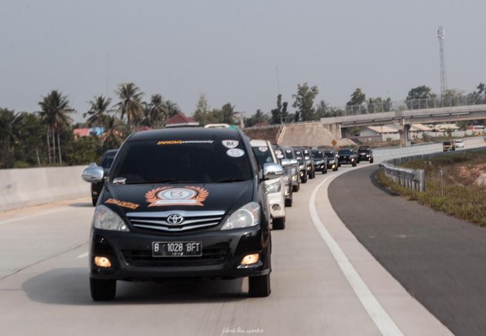 Deretan mobil komunitas IC saat kehoatan touring.