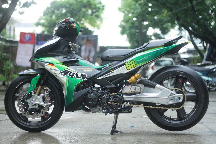 Garpu depan pakai USD Ohlins punya Kawasaki Z300