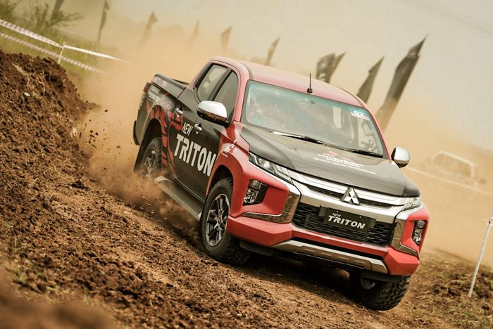 Mitsubishi New Triton pada area test drive di trek off-road