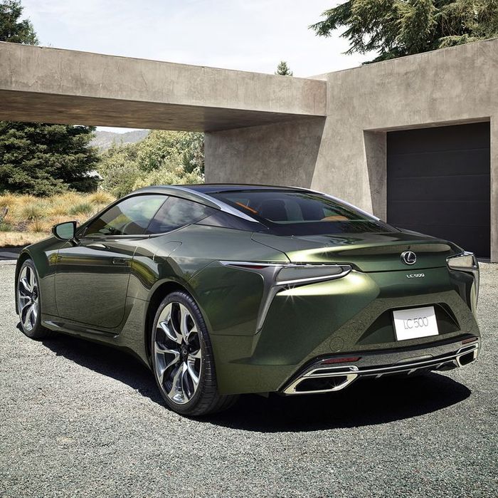 Lexus LC500 Inspiration Edition dengan warna hijau nori mutiara