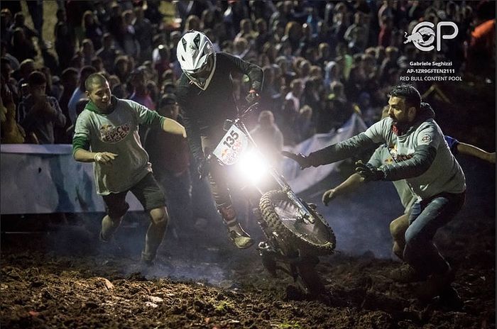 Aksi motor bebek ini di Red Bull Epic Rise