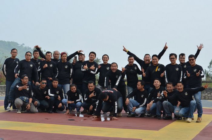 Member Journalist Max Community usai upcara bendera dan donasi