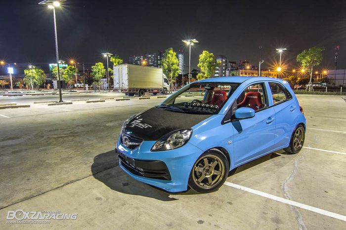 Modifikasi Honda Brio lawas dengan tenaga 300 dk