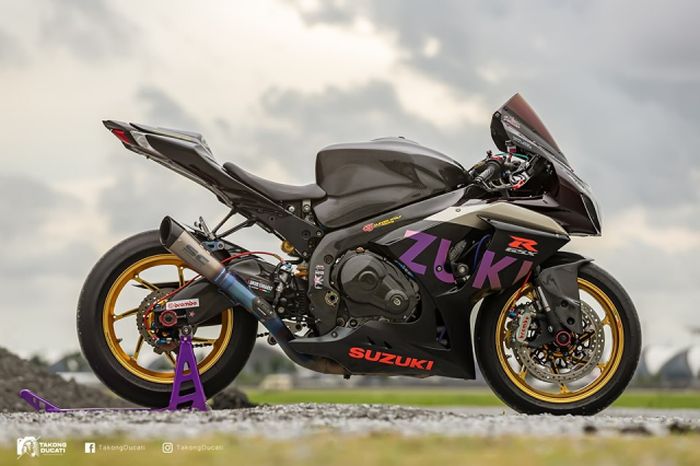 Sebagai sentuhan akhir, knalpot ganti pakai SC Project