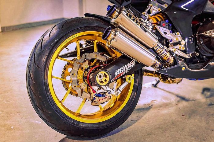 Kaki belakang juga enggak kalah mewah