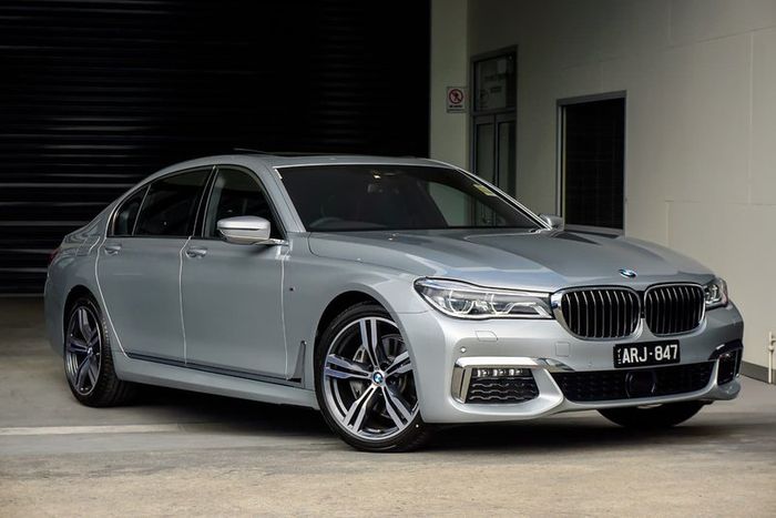 BMW 740i