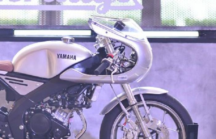 Tampilannya jadi lebih klasik berkat fairing lawas khas cafe racer