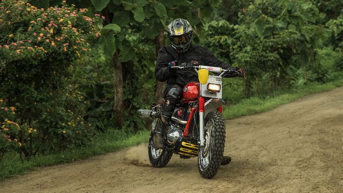 Kaki-kaki tetap pakai bawaan motor kecuali bannya