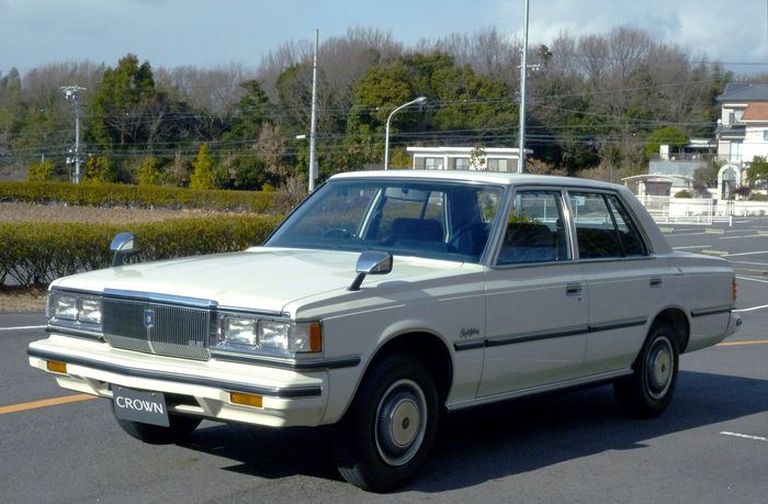  Toyota Crown generasi 6 (MS100).