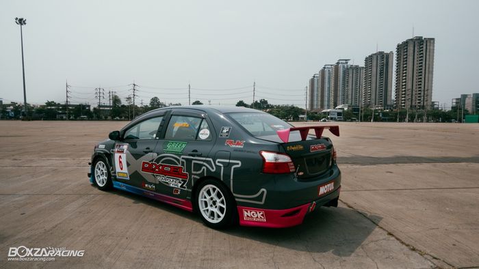 Tampilan belakang modifikasi Toyota Vios Limo bergaya racing
