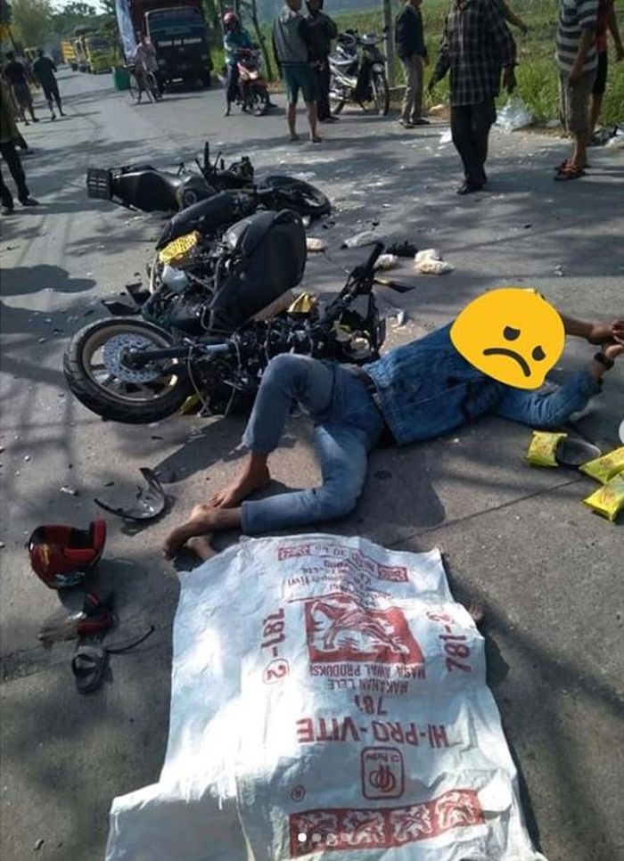 Kondisi pengendara usai adu wajah dua motor di Mojokerto