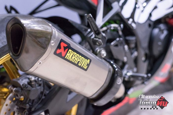 Knalpot bersuara gahar seperti Akrapovic wajib terpasang