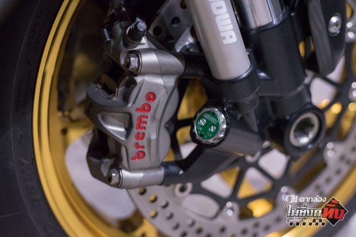 Sistem pengereman pakai kaliper Brembo M50