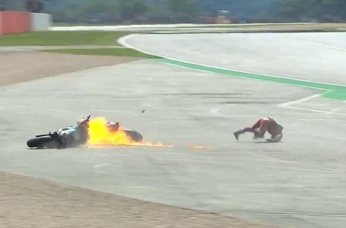 Andrea Dovizioso terjatuh akibat melindas motor Quartararo