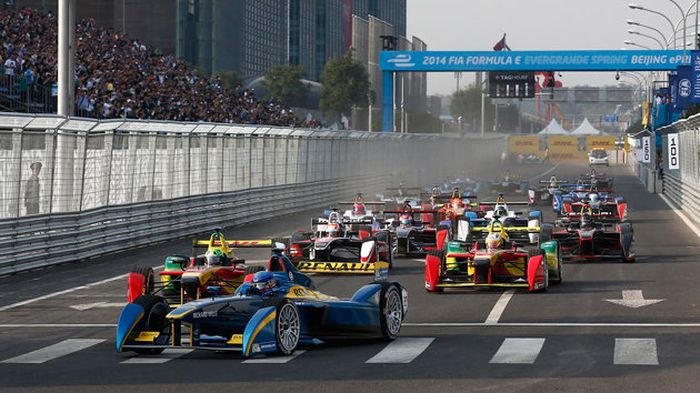 Balapan perdana Formula E di jalanan Olympic City, Beijing pada tahun 2014.