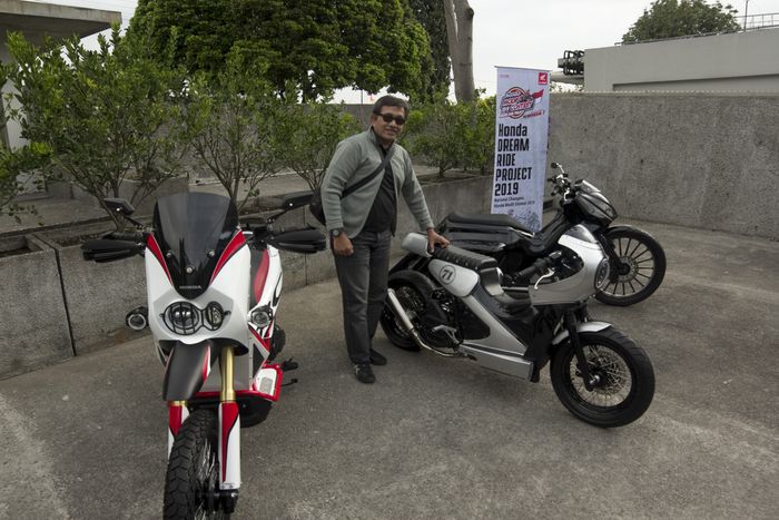 Ferry Firman bersama skutik modifikasi Honda PCX hasil dari Honda Dream Ride Project 2019