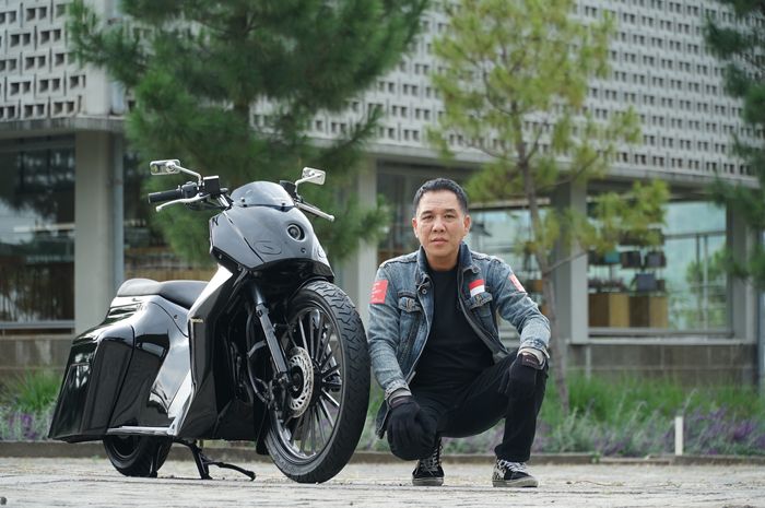 Hasan Law peserta Honda Dream Ride Project (HDRP) 2019 yang menggubah Honda PCX bergaya bagger