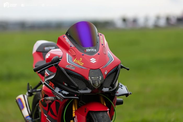 Tampak depan Suzuki GSX-R1000 ala motor balap