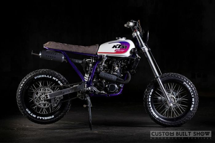 Posisi rantai dan kick starternya kebalik loh