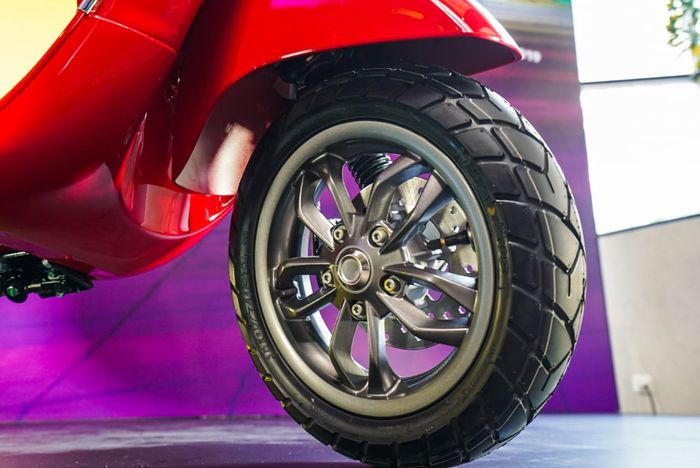 Desain pelek baru berwarna abu-abu berukuran 11 inci