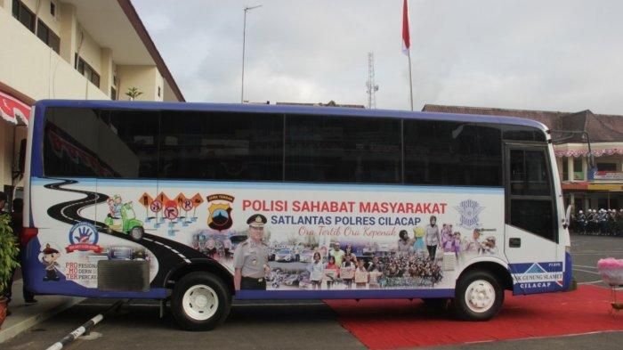 Contoh kendaraan yang membutuhkan SIM B I untuk mengendarainya