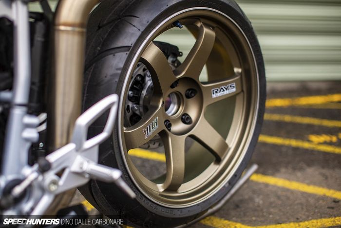 Finishing warna bronze bikin tambah menarik