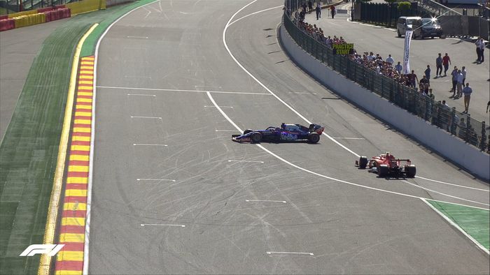 Mobil Daniil Kvyat melintir di FP1 F1 Belgia 2019