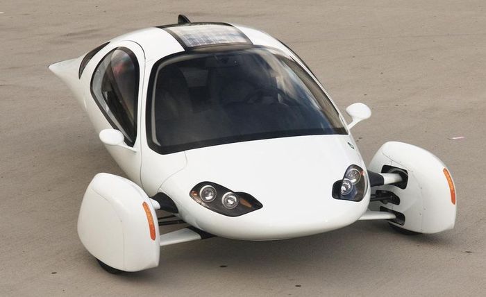 Mobil listrik roda tiga Aptera 2e