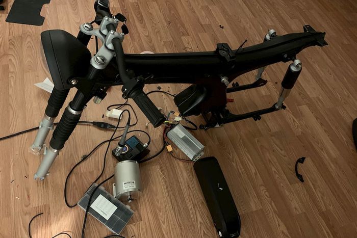 Proses pemasangan mesin listriknya