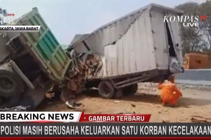 Kecelakaan beruntun di Tol Cipularang, Jawa Barat, Senin (2/9/2019).
