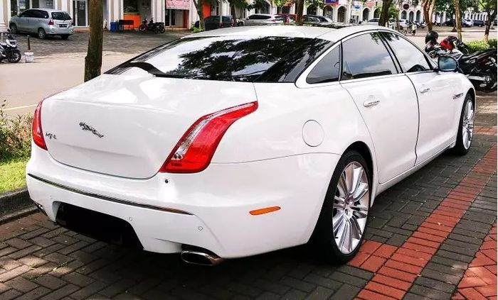 Jaguar XJ-L