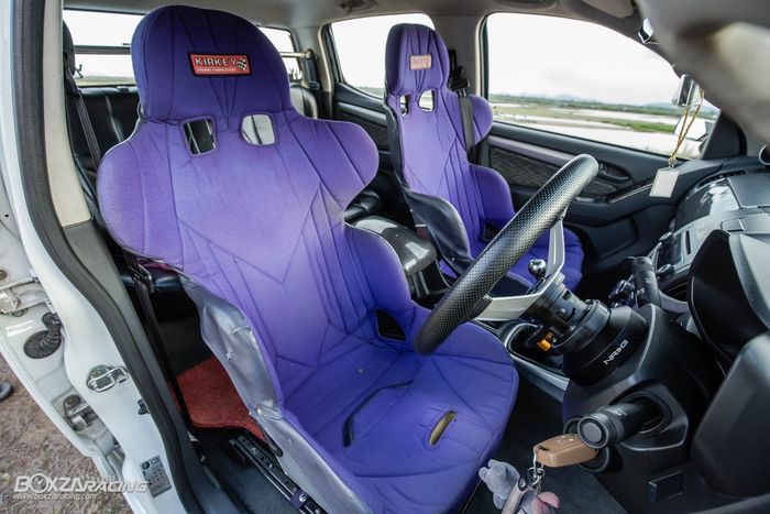 Tampilan kabin Chevy Silverado yang dibuat racing