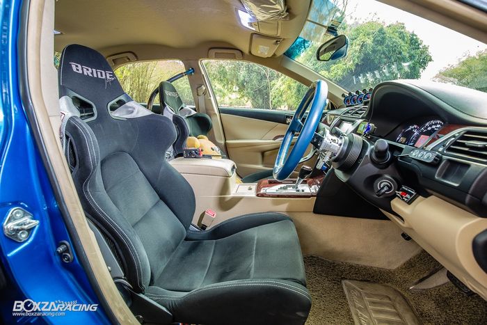 Bagian kabin juga ikut diganti bergaya racing