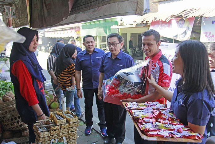 Asri Pamuji, pedagang di Pasar Colombo, Sleman, jadi konsumen yang diapresiasi manajemen Astra Motor Yogyakarta