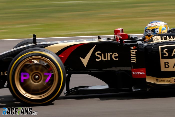 Ilustrasi panel display di pelek mobil F1 2021