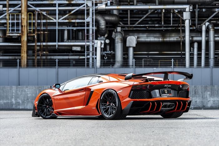 Tampilan belakang Lamborghini Aventador pakai body kit Aimgain