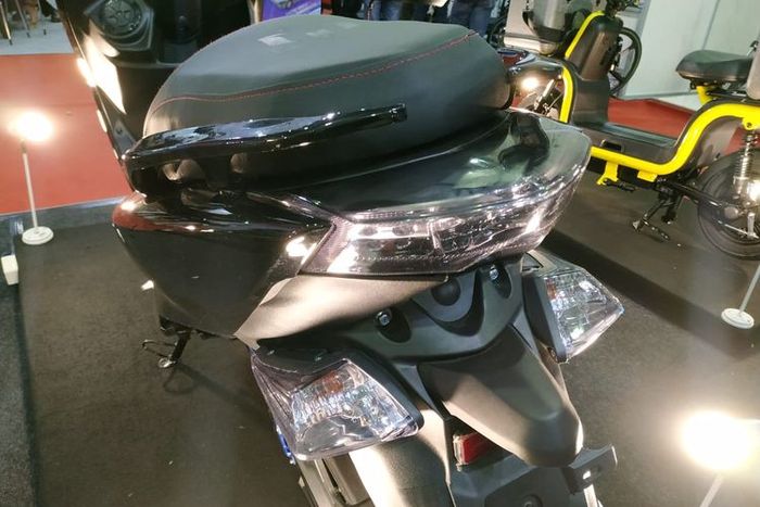 United MG1, skuter listrik mirip Honda PCX 150