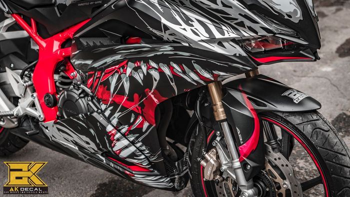 Fairing depan jadi tempat mulut si Venom