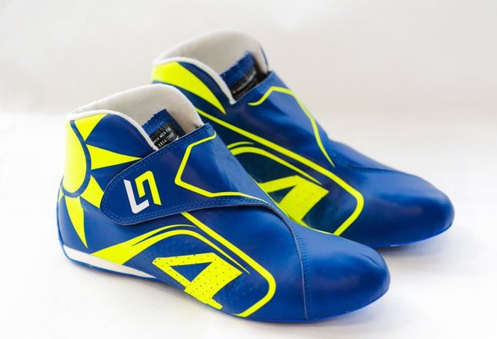 Sepatu balap Lando Norris memakai motif soleluna khas Valentino Rossi di F1 Italia