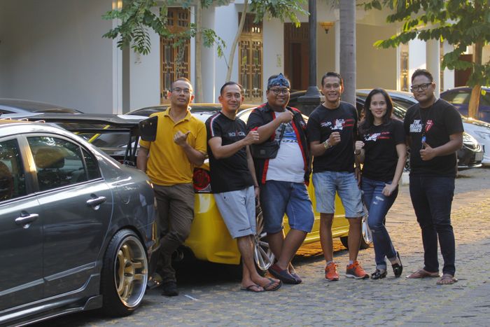 Firmansyah (dari kiri nomor dua) bersama anggota FD Squad Indonesia