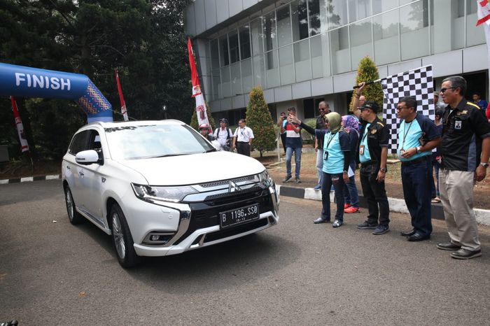 Mitsubishi Outlander PHEV finish di BPPT Serpong