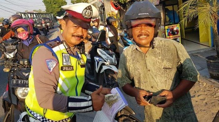 Kisah Lucu di Operasi Patuh Semeru 2019 di Bojonegoro, ada bapak yang dirazia anaknya sendiri