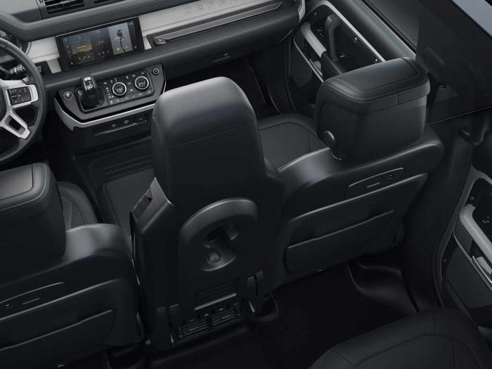 Interior Land Rover Defender terbaru