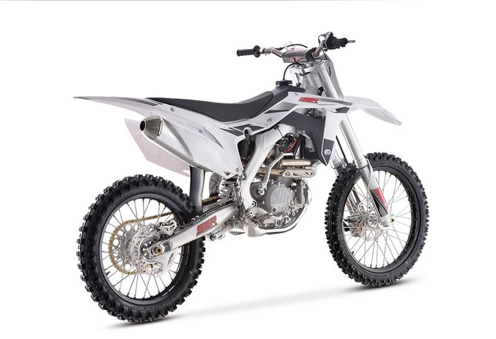 Motor Trail SSR Motorsports SR300S dari sisi kanan belakang.