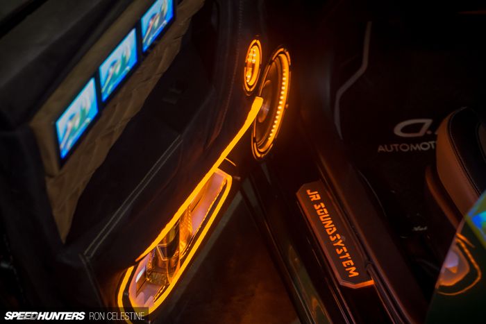 Kabin juga ikut diubah bertema VIP