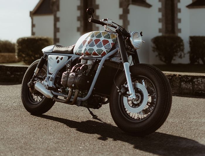 Kaki-kaki masih pakai bawaan Gold Wing kecuali peleknya