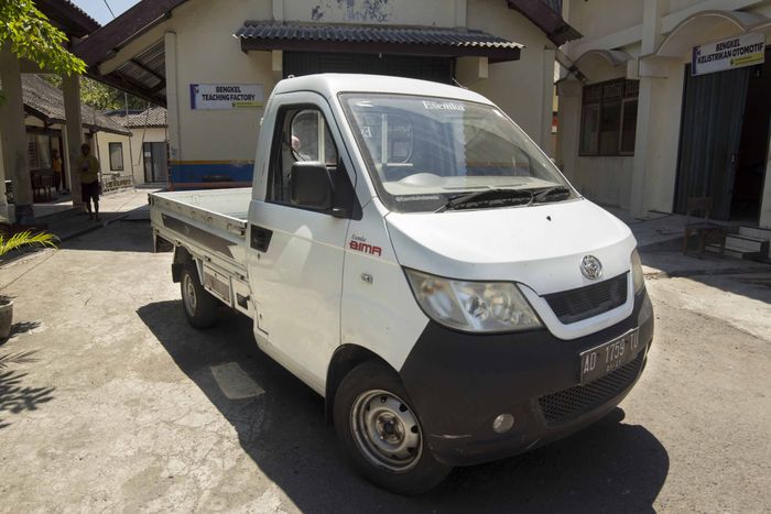 Esemka Bima 1.1 menggunakan roda ukuran 13 inci