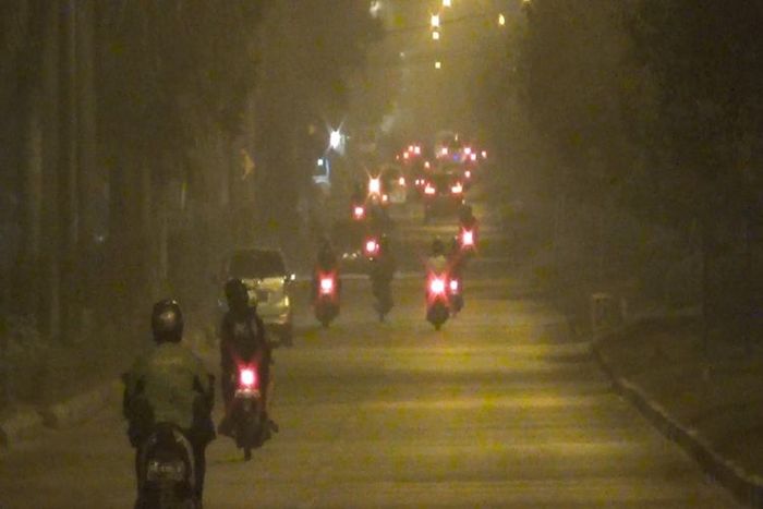 Kabut asap menyelimuti kota Palangkaraya, bikers harus hati-hati