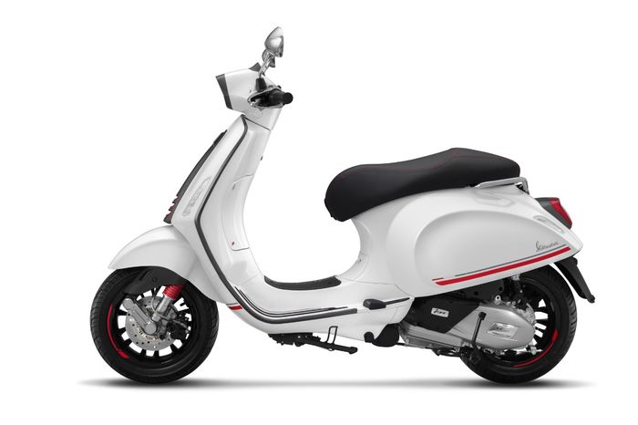 Vespa Sprint Carbon edisi terbatas untuk 2019.